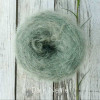 Farbe: Dark Nettle Babysilk-Fluffy pflanzengefärbt