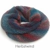 Farbe: Herbstwind Loopschal handgestrickt
