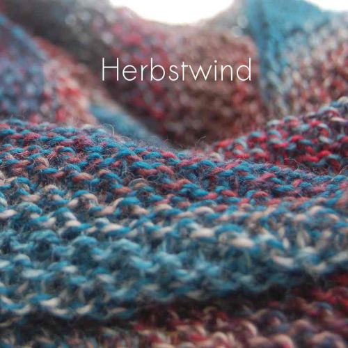 Detail Loopschal in petrol-weinrot, handgestrickt