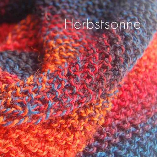 Detail Loop in rot-orange-petrol aus Sockenwolle