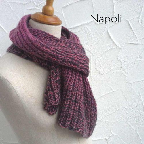 Strickschal in Anthrazit und Fuchsia, handgestrickt