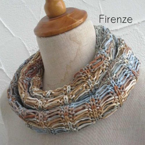 Sommerloop in Hellblau, Creme und Camel