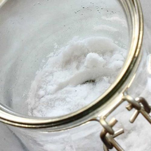 Alaunsalz im Glas - zum Beizen der Färbematerialien beim Pflanzenfärben