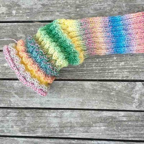 1 Armstulpe mit buntem Farbverlauf