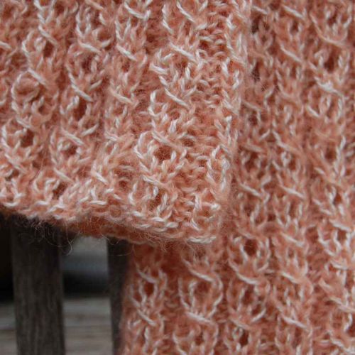 Detailaufnahme Strickmuster Kaffeebohnen in mango-natur aus Merino-Mohair