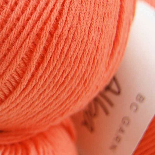 Detailaufnahme der Farbe Hummer - Bio-Baumwollgarn Alba