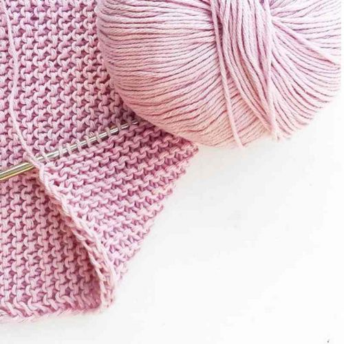 Kraus gestricktes Spültuch in rosa aus Bio-Baumwollgarn Alba