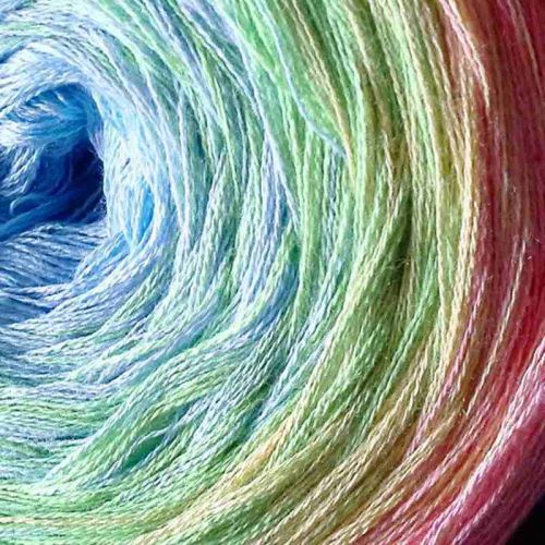 Farbverlauf von hellblau nach grün, gelb und rot in zarten Pastellfarben