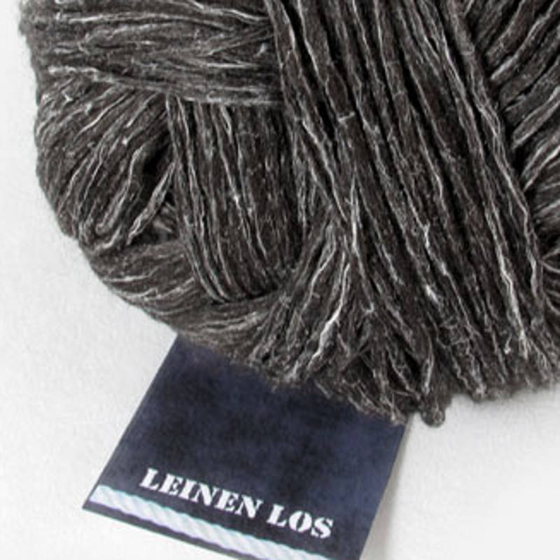 Vollbild Detailaufnahme von Leinen-Wollgarn in Farbe Dunkle Schokolade