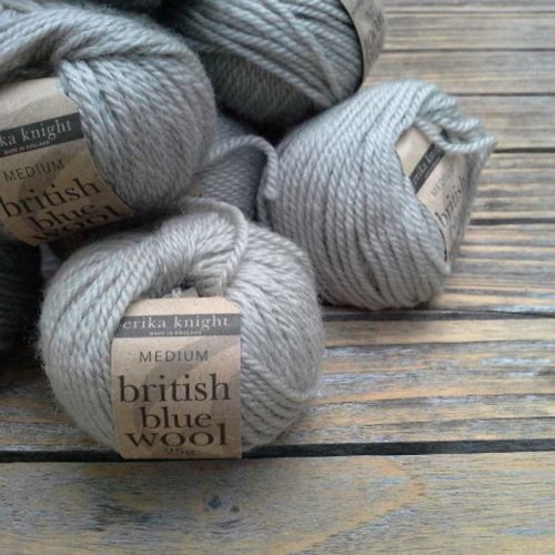 Kleine 25 g Knäuel der britisch blue wool von Erika Knight in der Farbe fawn - sand