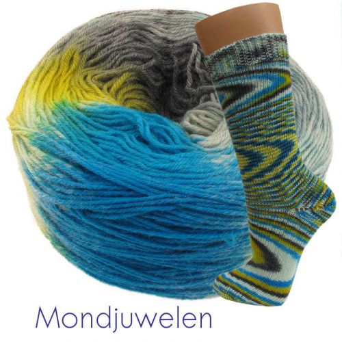 Knäuel Sockenwolle und gestrickte Socke aus Fliegende Untertasse