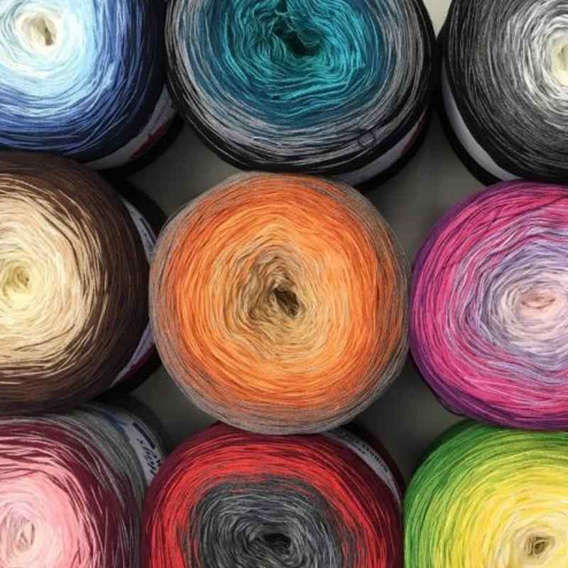 Vollbild Bunte Knäuel Woolly Hugs Bobbel Cotton, aufeinandergestapelt