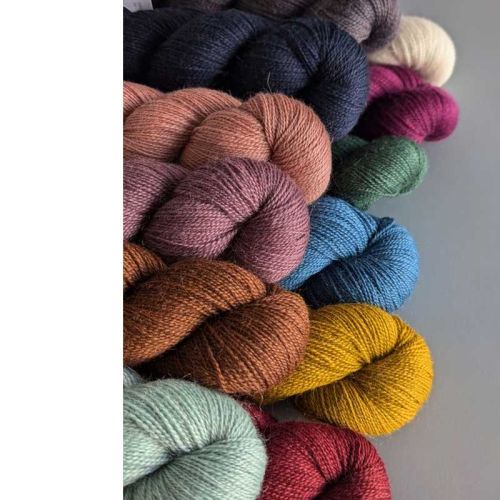 Viele bunte Knäuel Moorland Mohair von Erika Knight