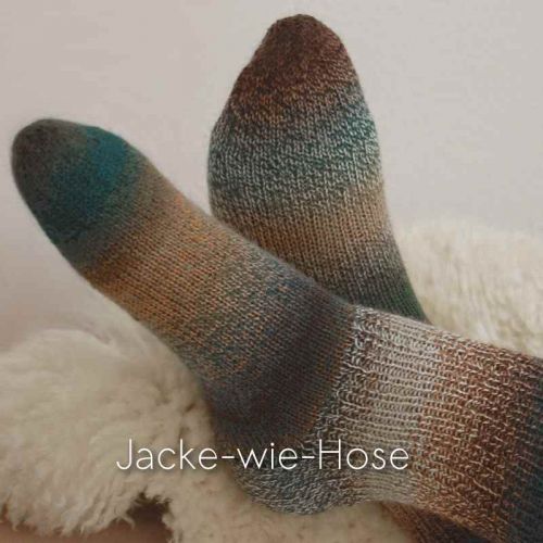 Socken mit Farbverlauf in Beige-Grün aus Sockenwolle Crazy-Zauberball