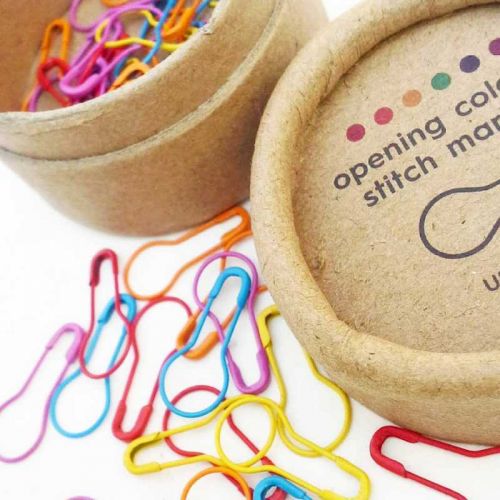 Bunte Maschenmarkierer zum Öffnen in einer attraktiven Pappdose