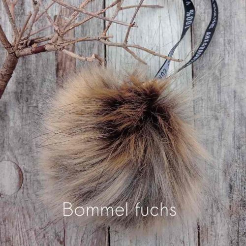 Jeder Kunstfellbommel ein Unikat - hier in der Farbe Fuchs